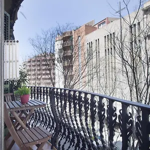 https://aparteasy-authentic-family-apartment.topbarcelonahotels.com